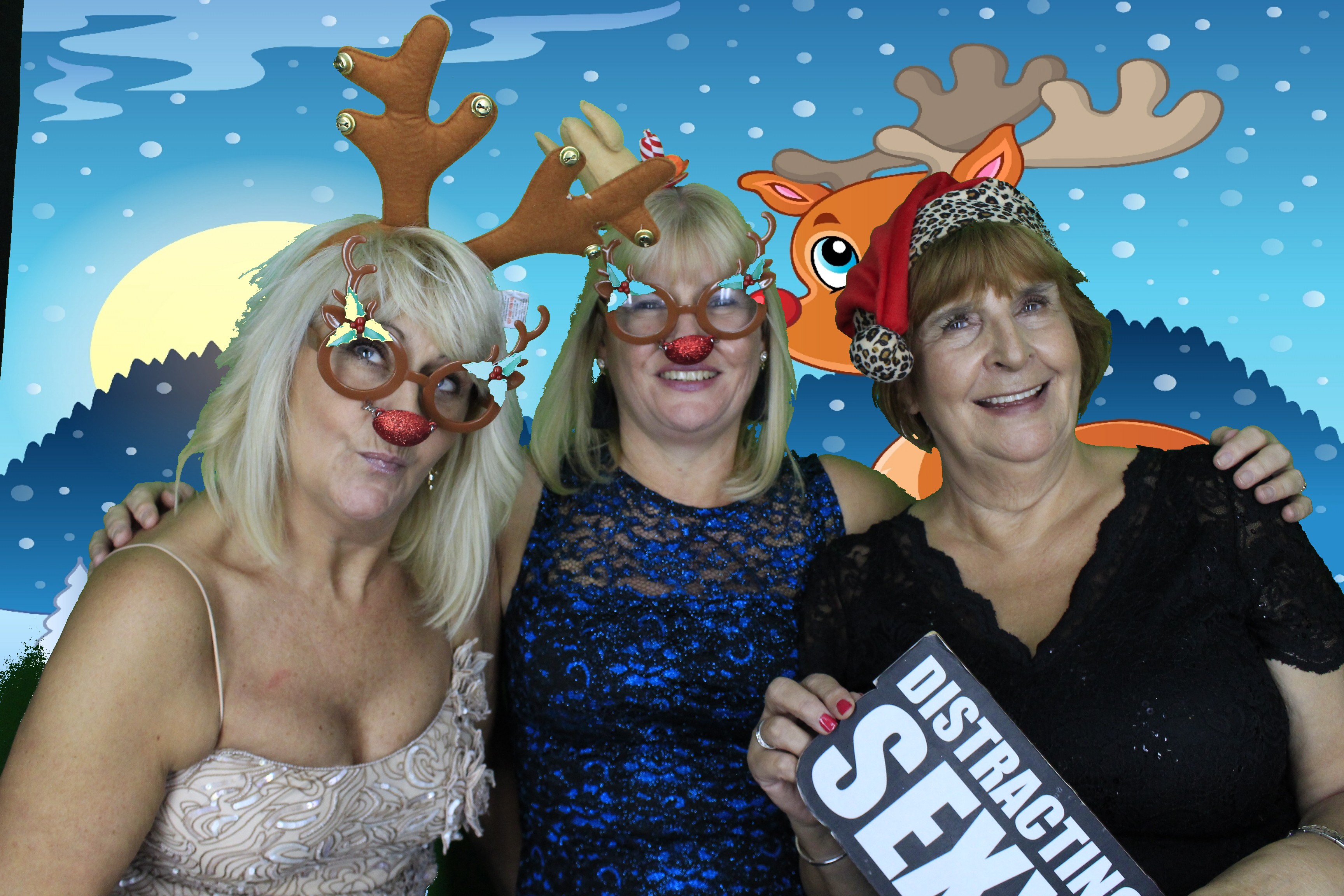 Silvermere Christmas Party  | View more photos from the event at gallery.myphotoboothexperience.co.uk/u/MyPhotoBoothExperienceLtd/Silvermere-Christmas-Party-0